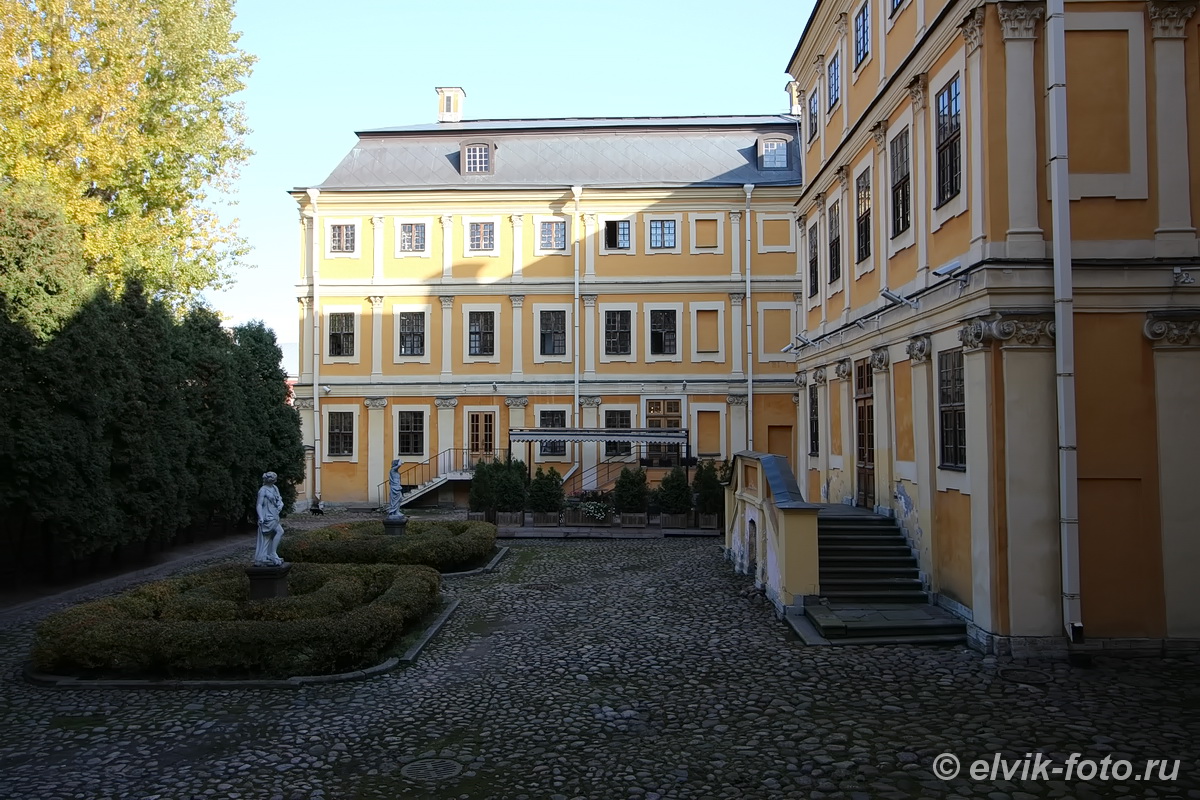 menshikov palace 6