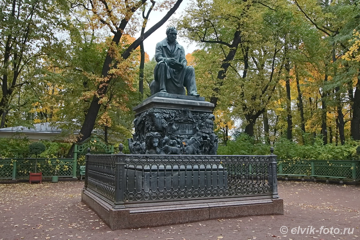 Памятник крылову в петербурге в летнем саду